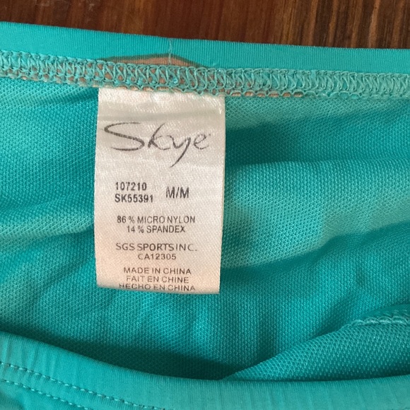 Size medium bikini - Picture 2 of 2